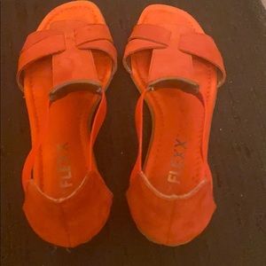 It’s a beautiful sandals.